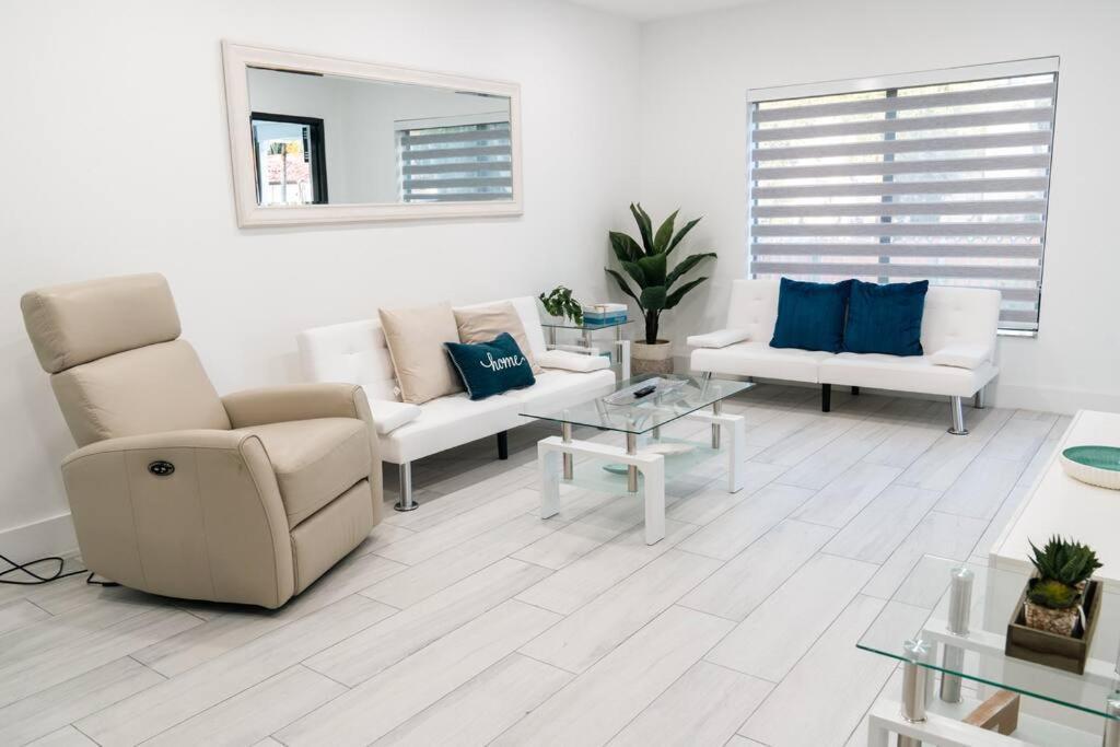 Luxury Retreat 3B ,2Ba Pool , Coral Gables Center Villa Miami Exterior photo