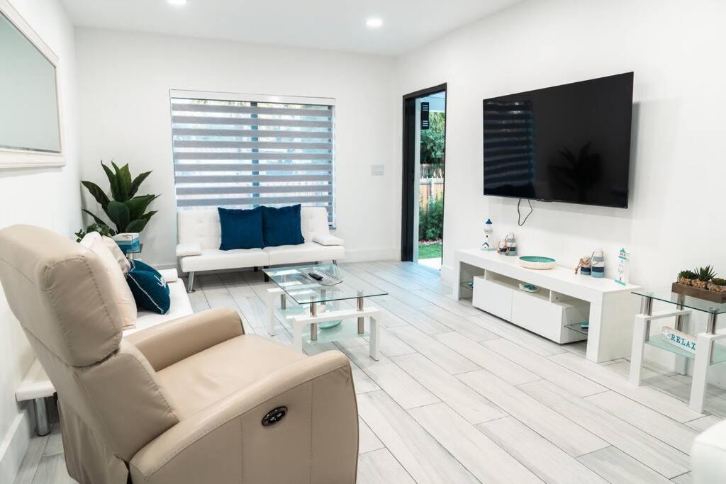Luxury Retreat 3B ,2Ba Pool , Coral Gables Center Villa Miami Exterior photo