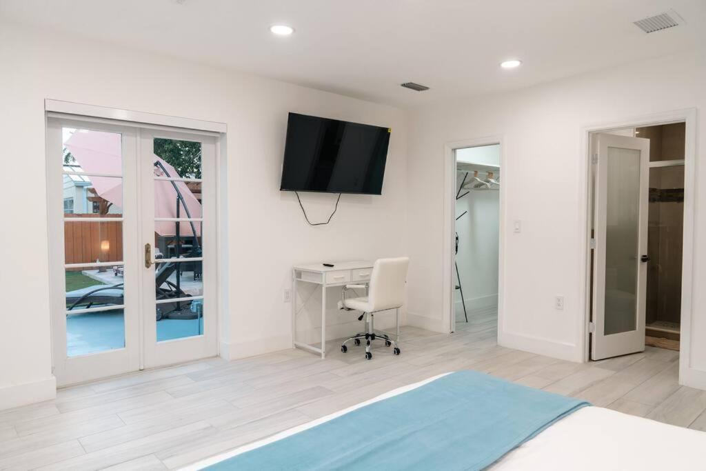 Luxury Retreat 3B ,2Ba Pool , Coral Gables Center Villa Miami Exterior photo
